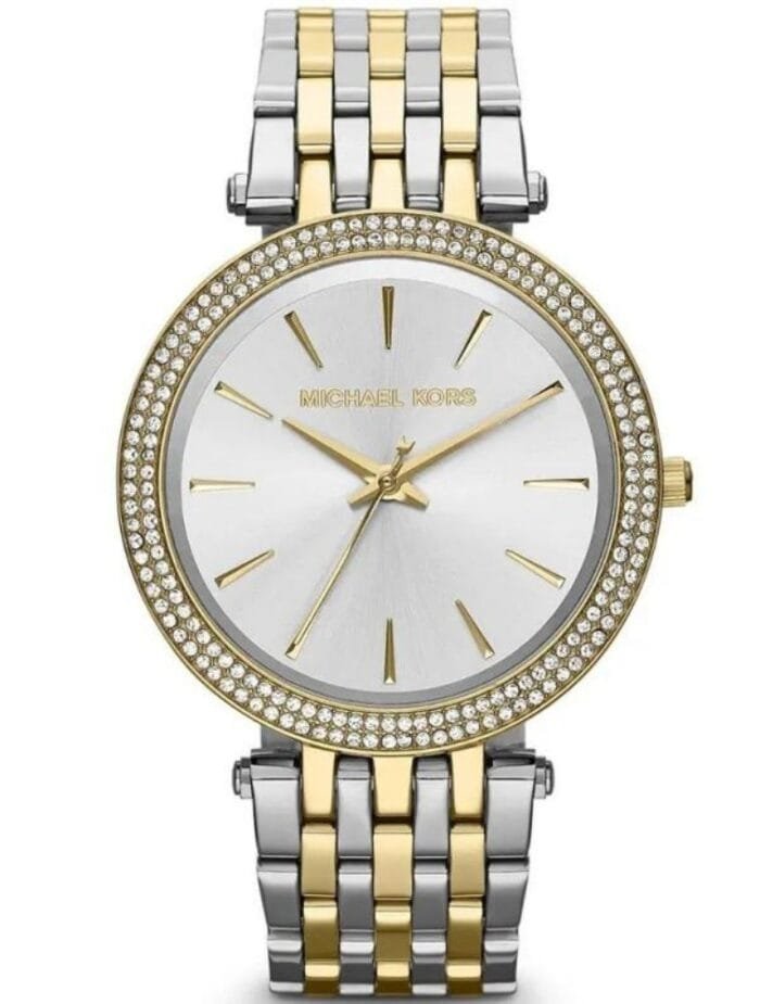 Marque: Michael Kors Modèle: Darci Boîtier: Diamètre : 39 mm Epaisseur : 7 mm Acier inoxydable Argent, doré Cadran: Verre : Minéral Argent Bracelet: Largeur : 19 mm Acier inoxydable Argent, doré Etanchéité: 50 m (5 ATM) Type de boucle: Boucle déployante Détails techniques: Dateur Chronomètre