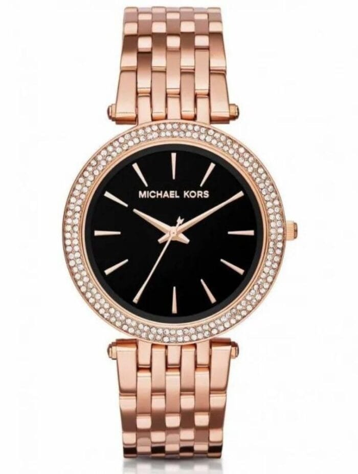 Marque: Michael Kors Modèle: Darci Boîtier: Diamètre : 39 mm Epaisseur : 7 mm Acier inoxydable Noire Cadran: Verre : Minéral Bracelet: Largeur : 19 mm Acier inoxydable Etanchéité: 50 m (5 ATM) Type de boucle: Boucle déployante Détails techniques: Dateur Chronomètre