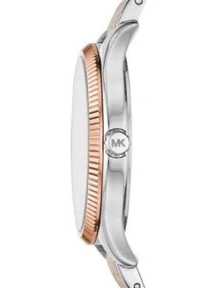 Marque: Michael Kors Modèle:RITZ RITZ Boîtier: Diamètre : 37 mm Epaisseur : 8 mm Acier inoxydable Bronze Cadran: Verre : Minéral Bronze Bracelet: Acier inoxydable Bronze Etanchéité: 50 m (5 ATM) Type de boucle: Boucle déployant