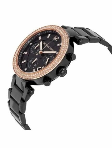 Marque: Michael Kors Modèle: Darci Boîtier: Diamètre : 39 mm Epaisseur : 11 mm Acier inoxydable Argent, doré Cadran: Verre : Minéral Noir Bracelet: Largeur : 12 mm Acier inoxydable Noir Etanchéité: 50 m (5 ATM) Type de boucle: Boucle déployante Détails techniques: Dateur Chronomètre