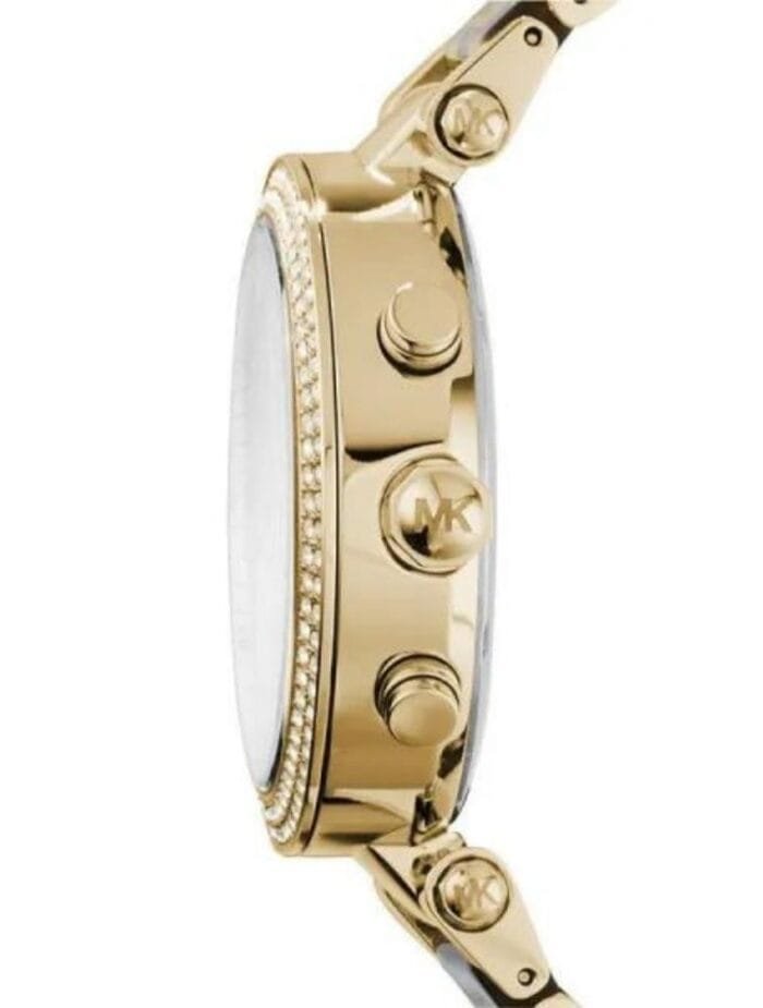 Marque: Michael Kors Modèle PARKER Boîtier: Diamètre : 37 mm Epaisseur : 8 mm Acier inoxydable Bronze Cadran: Verre : Minéral Bronze Bracelet: Acier inoxydable Bronze Etanchéité: 50 m (5 ATM) Type de boucle: Boucle déployant