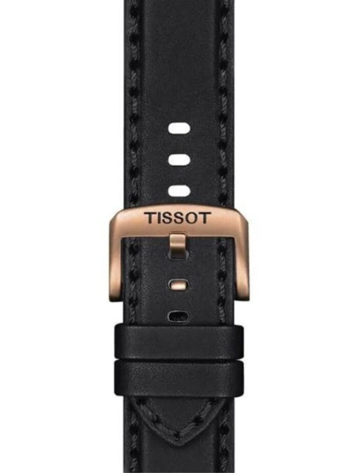 Marque: TISSOT Modèle: SUPERSPORT Boîtier: Diamètre : 45.5 mm Epaisseur : 11.9 mm Acier inoxydable Cadran: Verre : Sapphire Bracelet: Largeur : 22 mm Cuir Black Etanchéité: 100 m Type de boucle: Boucle déployante Détails techniques: Dateur Chronomètre